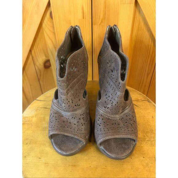 Not Rated Size 8 Santana Laser Cut Bootie Platform Peep toe Pump Sandals - Picture 2 of 8